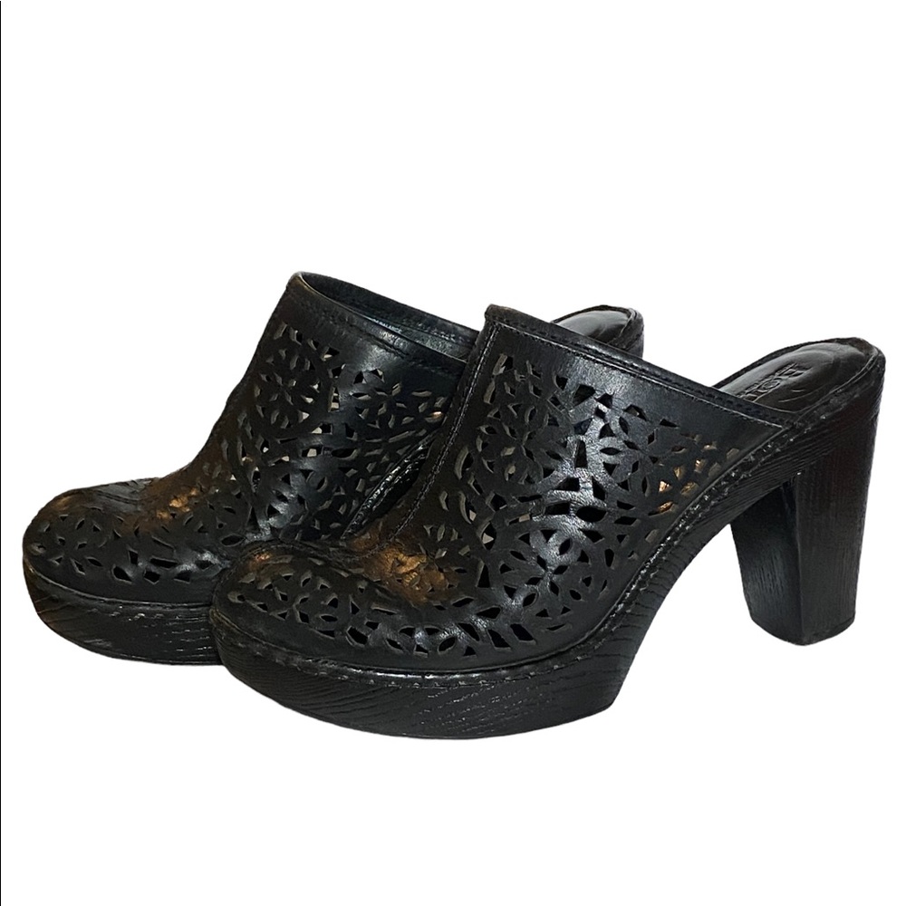 BORN CLOGS